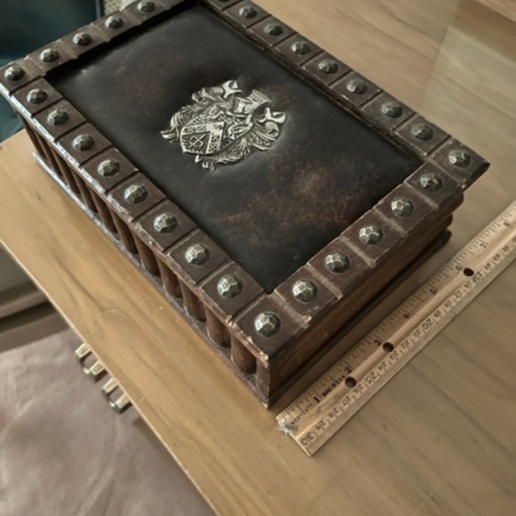 Jewelry Box with mystery jewelry - Picture 6 of 6